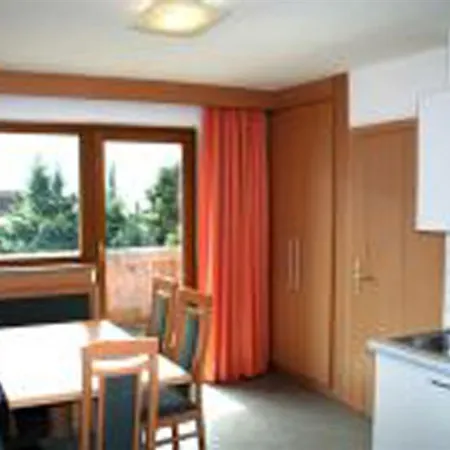 Kristall Apartamento *